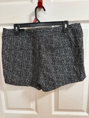Express brand women's black and white patterned dressy shorts. , 2 “ inseam, NWT